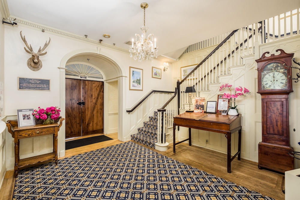 Simsbury 1820 House - photo 3