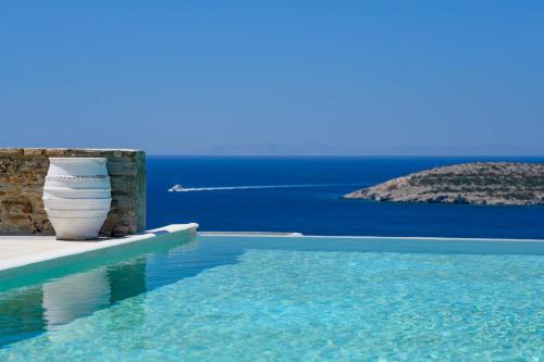 Villa Eris — 4-Star Luxury Hotel in Agios Georgios, Greece