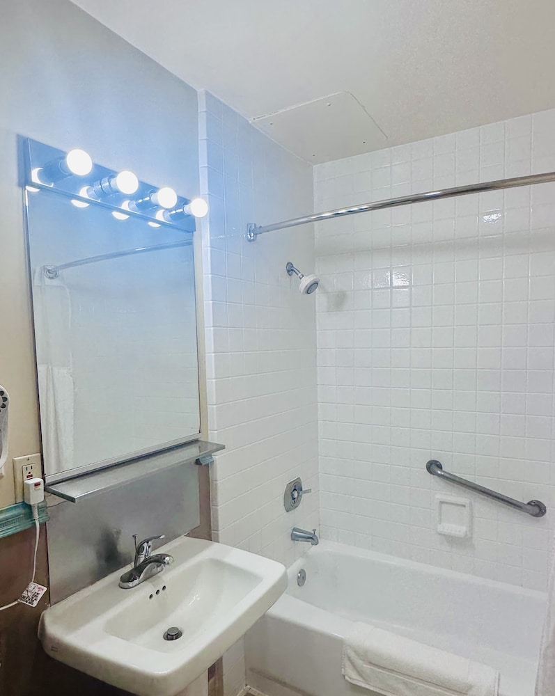 Foghorn Harbor Inn - photo 48