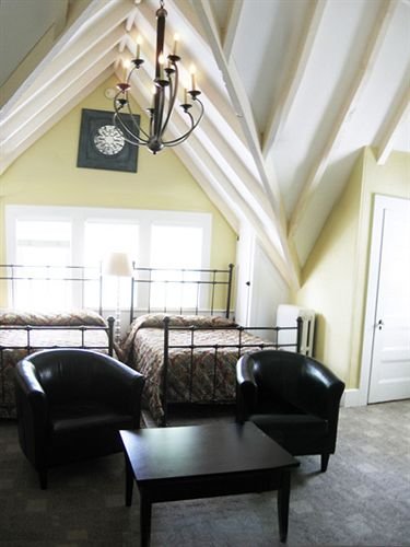 Longwood Inn — Brookline — photo 3