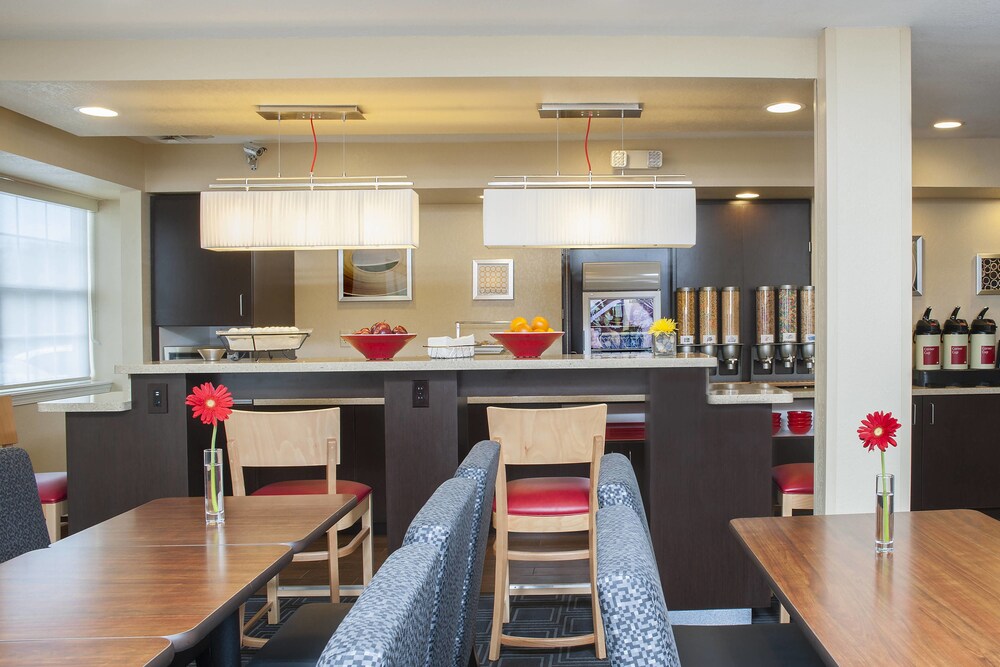 TownePlace Suites Indianapolis Park 100 - photo 14