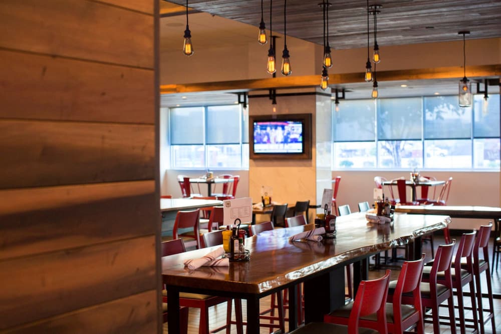 Holiday Inn Omaha Downtown Waterpark by IHG - photo 52