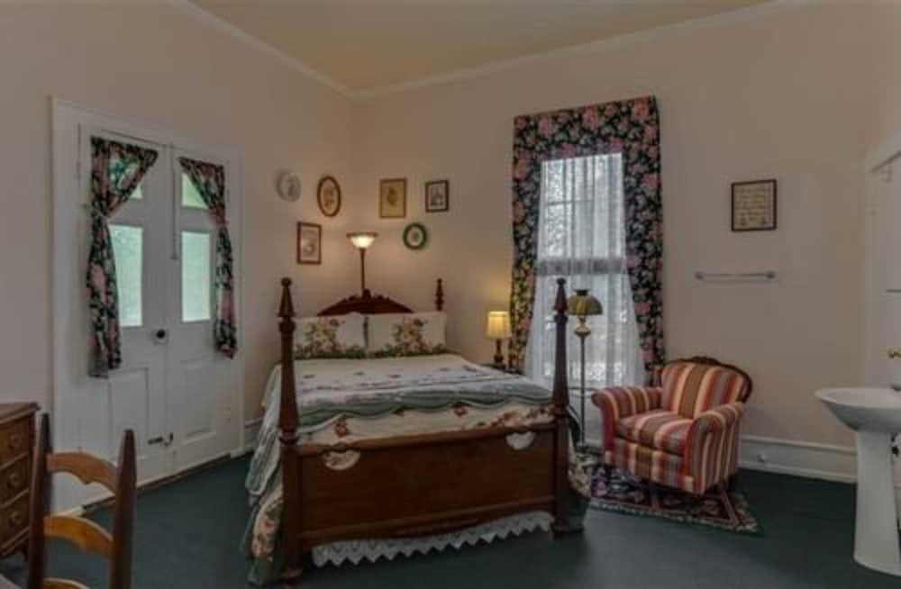 Carrier Houses B&B - photo 17