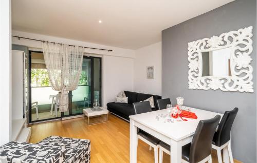 1 Bedroom Cozy Apartment In Dubrovnik