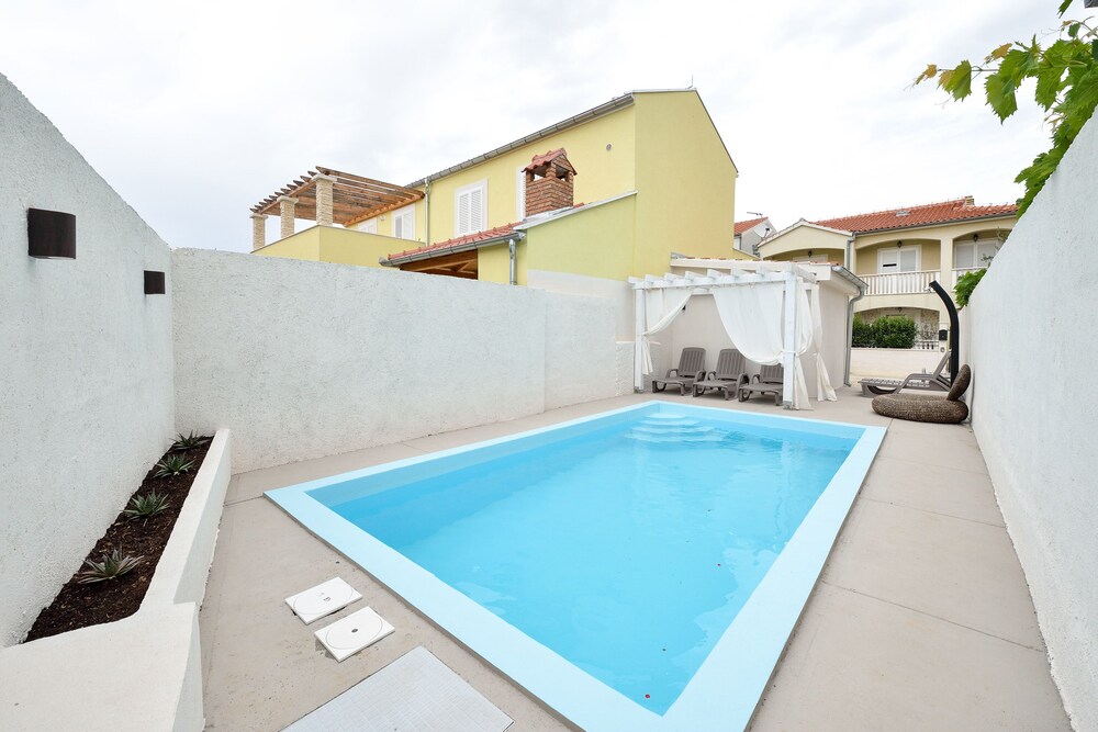Villa Lorena — 4-Star Luxury Hotel in Zadar, Croatia