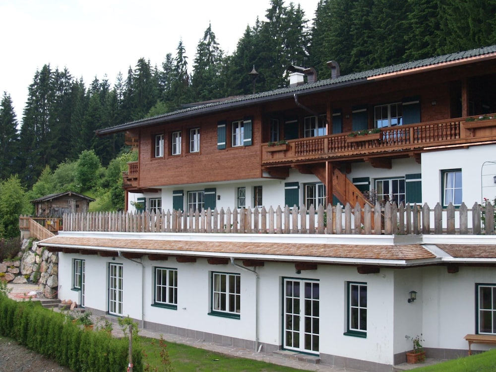 Exclusive apartment with sauna Reith in Kitzbuhel — 4-Star Luxury Hotel in Reith Bei Kitzbuehel, Austria