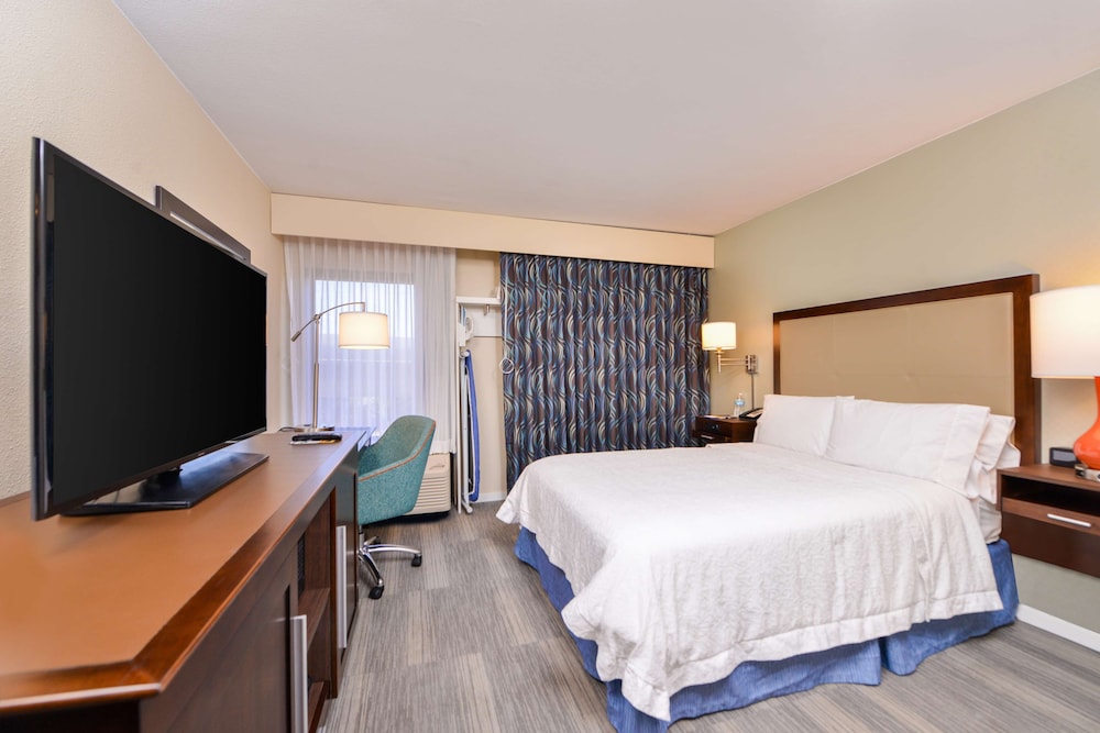 Hampton Inn Seattle Airport - photo 14