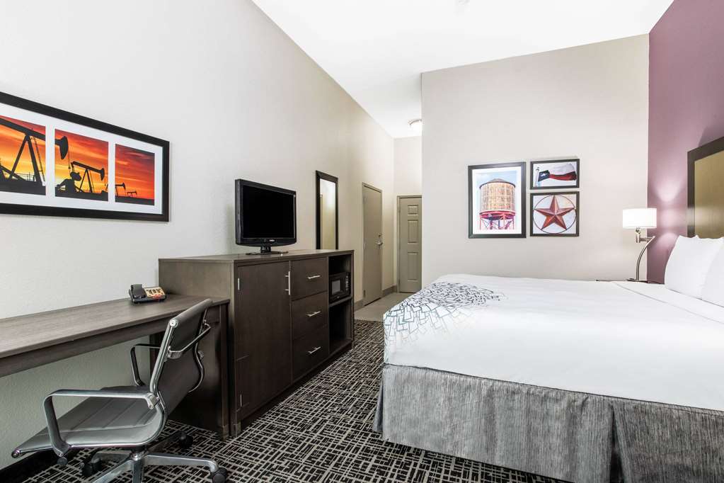 La Quinta Inn & Suites by Wyndham Hillsboro - photo 14