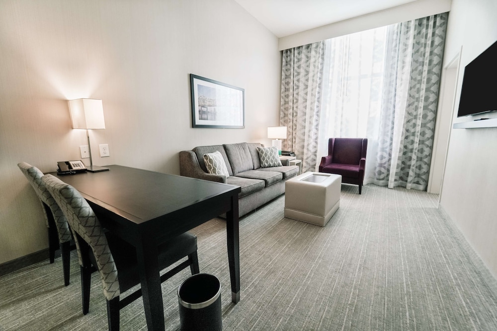 Embassy Suites Louisville Downtown - photo 11