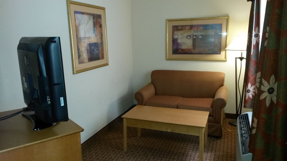 Holiday Inn Express Hotel & Suites Jenks by IHG - photo 4