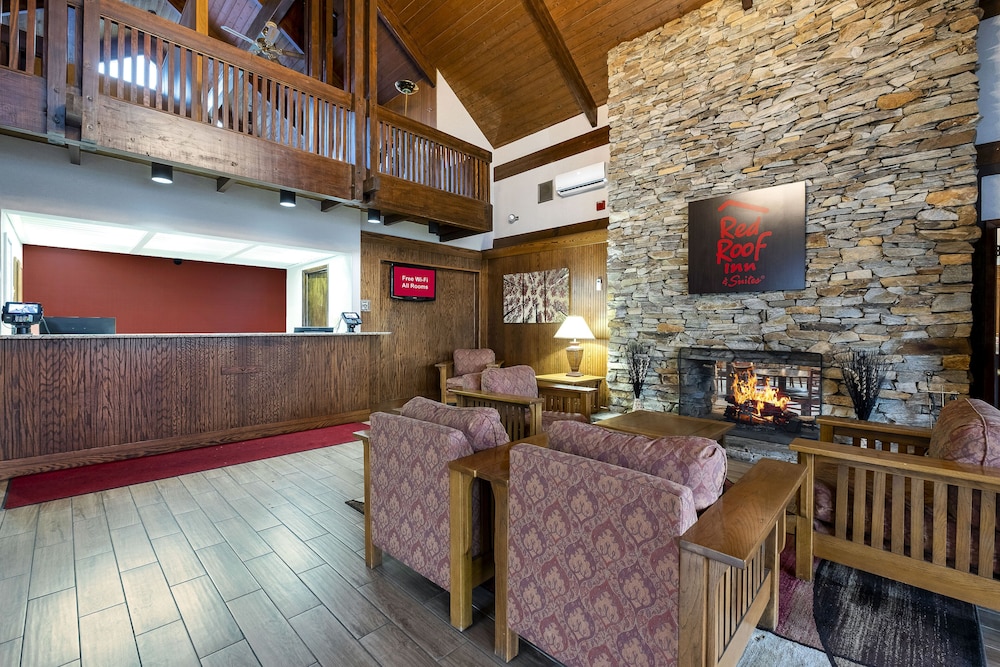 Red Roof Inn & Suites Hazleton - photo 2