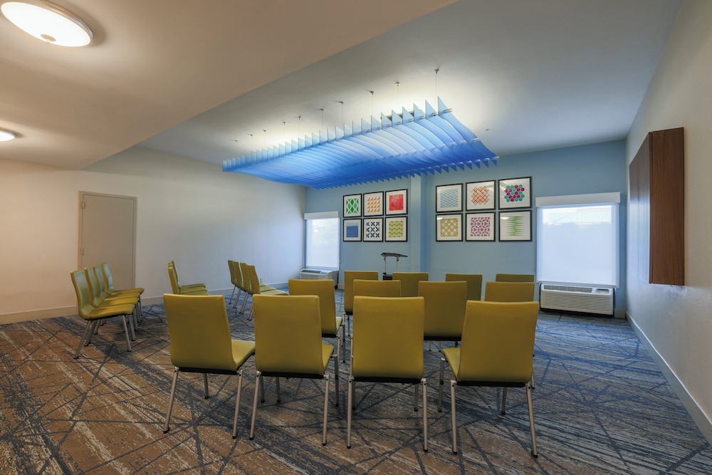 Holiday Inn Express Burlington by IHG - photo 70