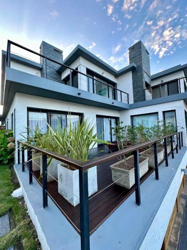 Amplio duplex al mar en manantiales in Punta Del Este, Uruguay