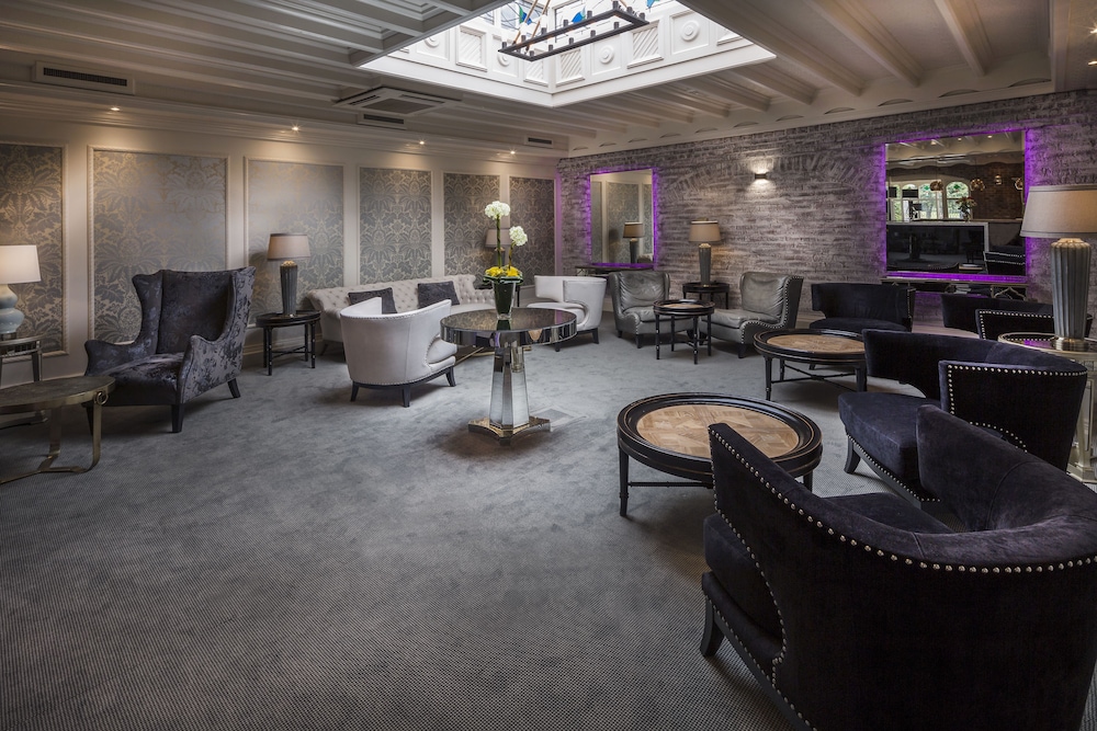 Treacys Oakwood Hotel