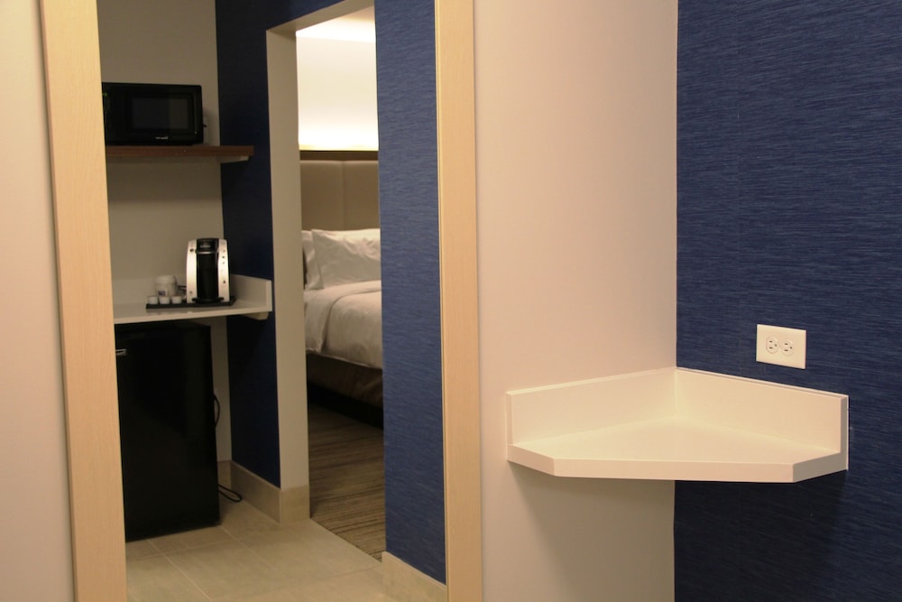 Holiday Inn Express & Suites Phoenix Airport North by IHG - photo 15