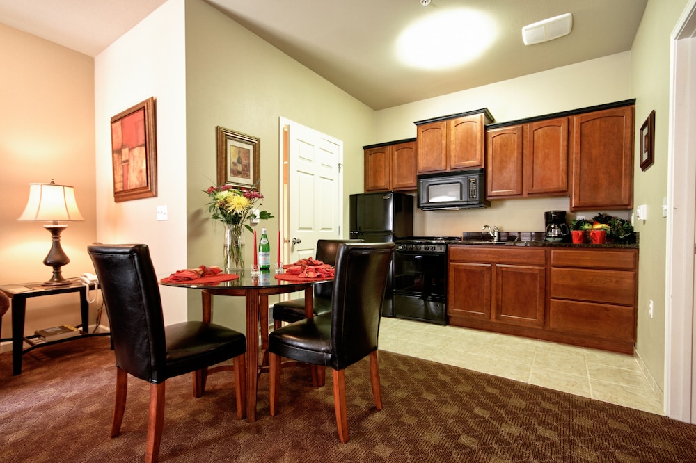 Stratford Suites - photo 8