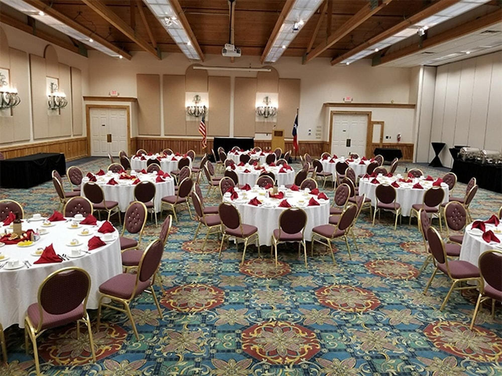 Inn of the Hills Resort and Conference Center - photo 35