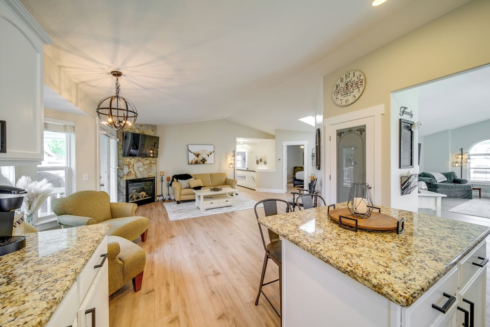 Coeur dAlene Vacation Rental about 4 Mi to the Lake — 4-Star Luxury Hotel in Coeur D'alene, United States