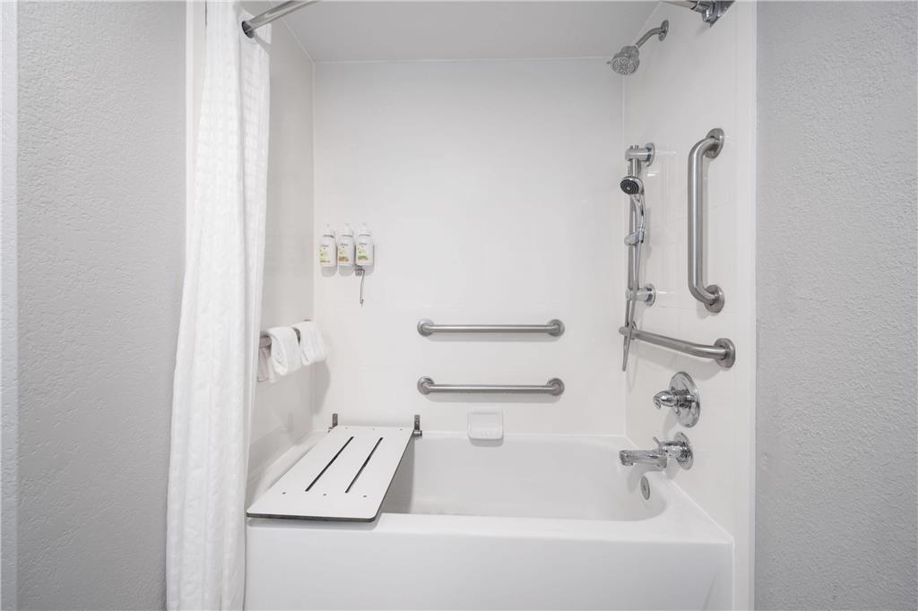 La Quinta Inn & Suites by Wyndham Raleigh Cary - photo 19