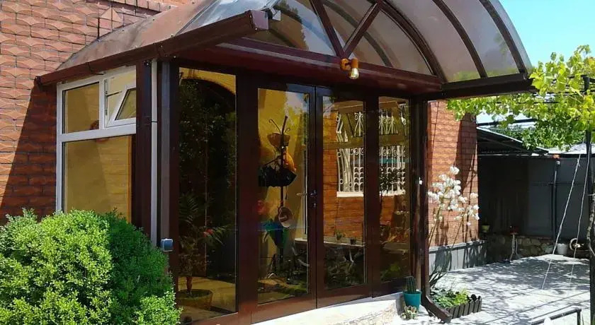 Romashkino Podvor’e in Novomikhaylovskiy, Russia