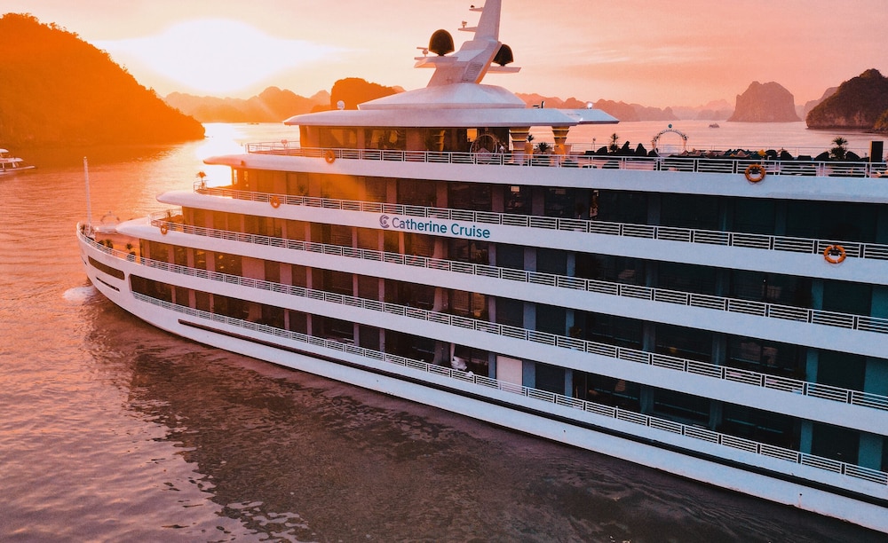 Catherine Cruises Ha Long Bay — 5-Star Luxury Hotel in Ha Long, Vietnam