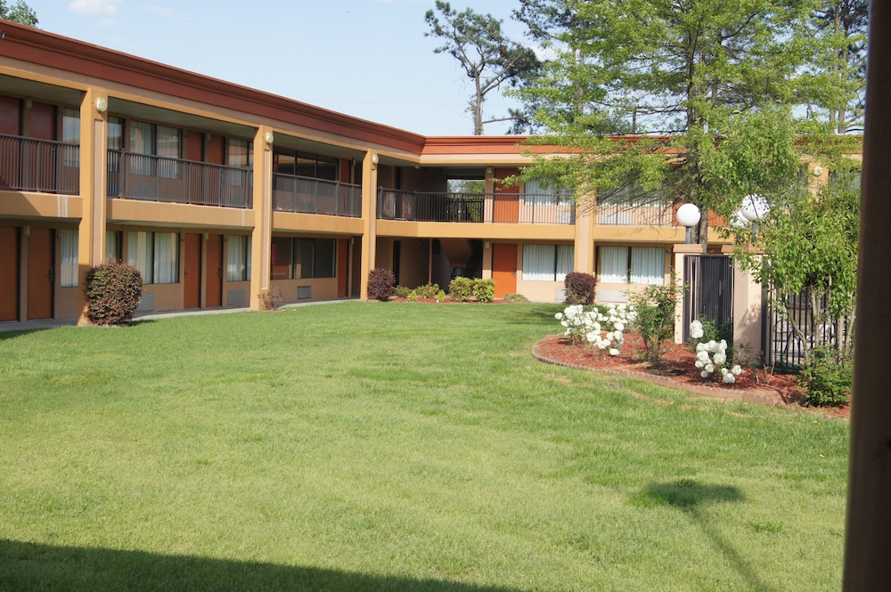 Days Inn by Wyndham Durham Near Duke University - photo 76