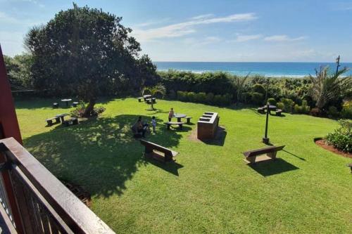 502 Shoreline Beach Flat Strictly Halaal — 4-Star Luxury Hotel in Scottburgh, South Africa