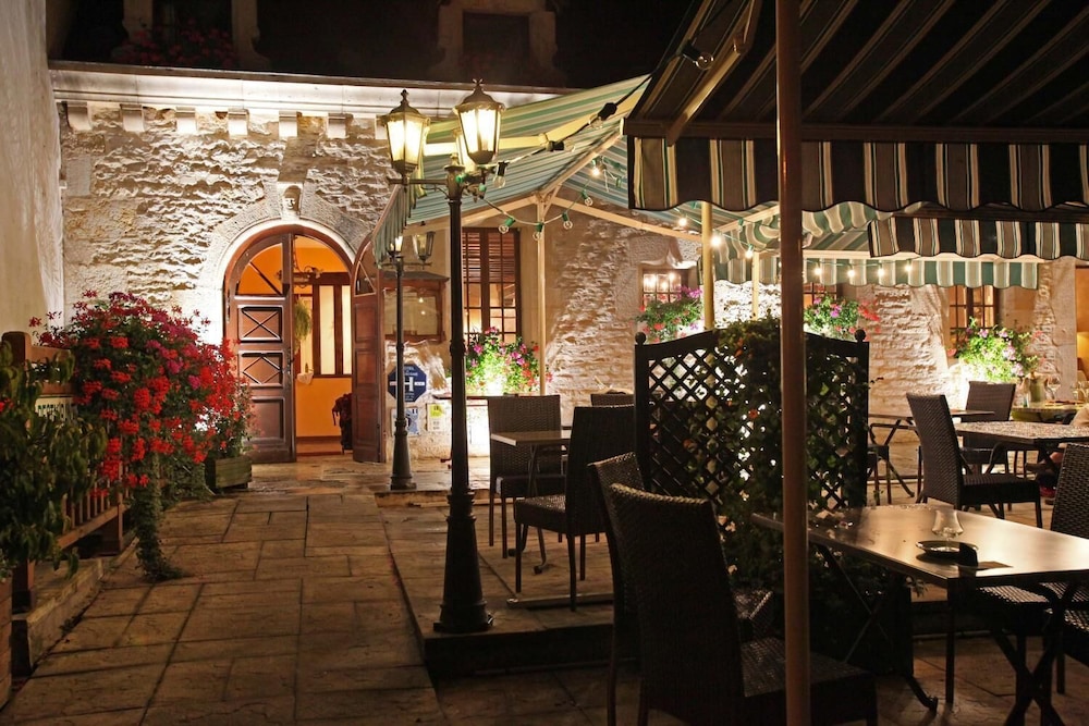 Hôtel Restaurant Le Bourguignon in Beziers, France