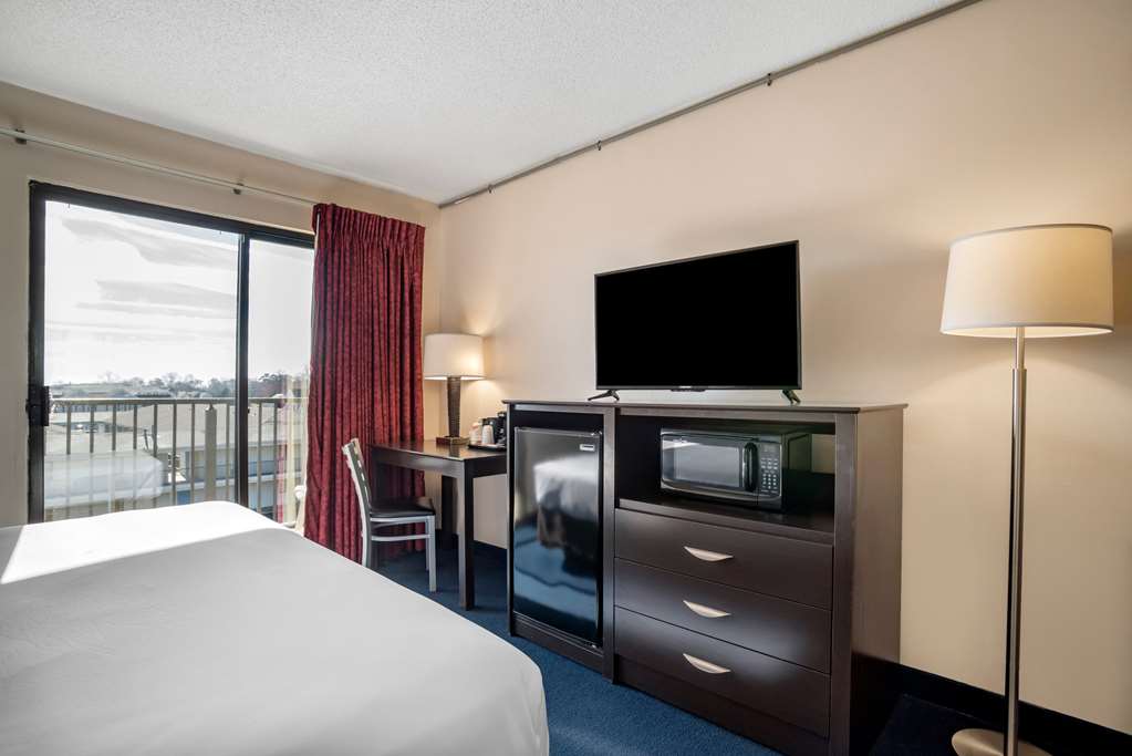 Econo Lodge Inn & Suites Rehoboth Beach - photo 19
