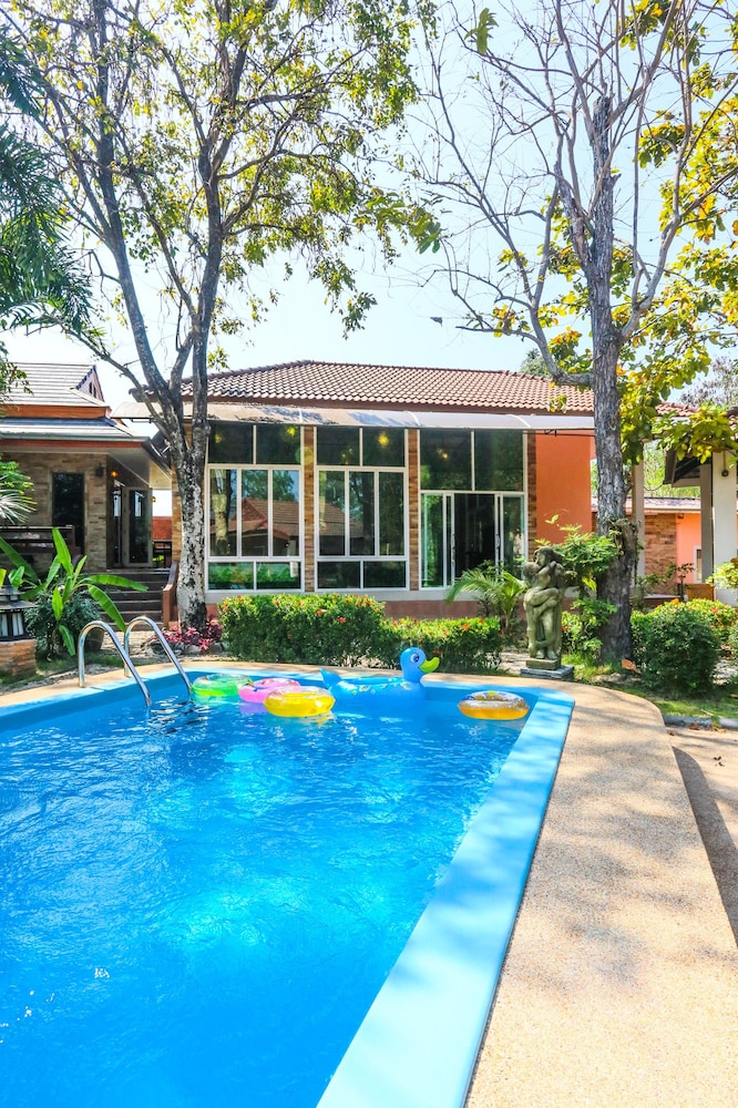 Phalaburi Resort by dreamhouse in Ban Chang, Thailand