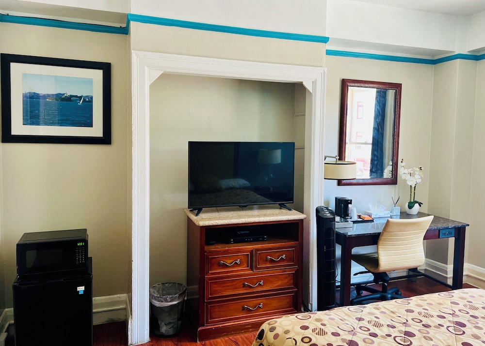 Admiral Hotel - photo 11