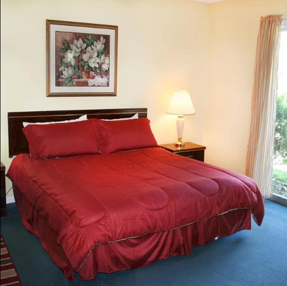 Columbia Lakes Resort Cottages - photo 2