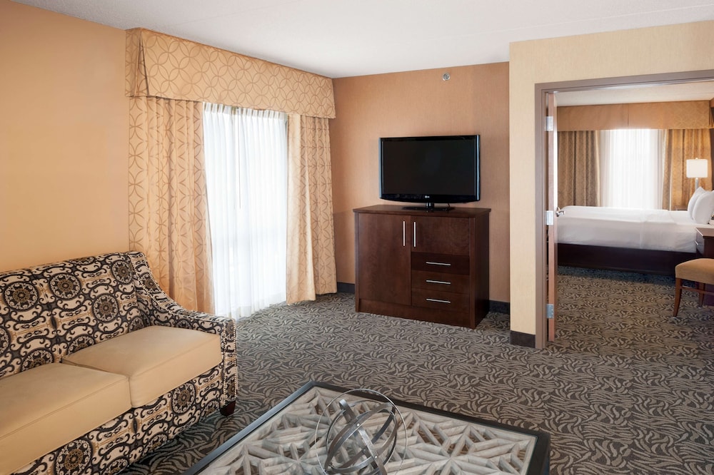 DoubleTree by Hilton Bay City Riverfront - photo 13
