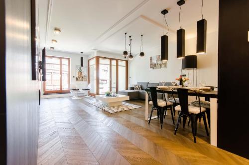 Central Kazimierz Apartment with balcony — 4-Star Luxury Hotel in Krakow, Poland