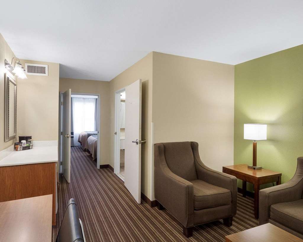 Comfort Inn & Suites Fayetteville University Area - photo 17
