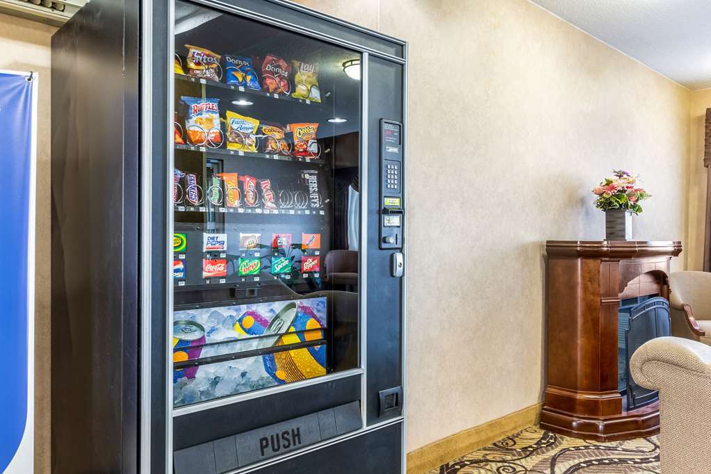 Econo Lodge Inn & Suites Evansville East - photo 20