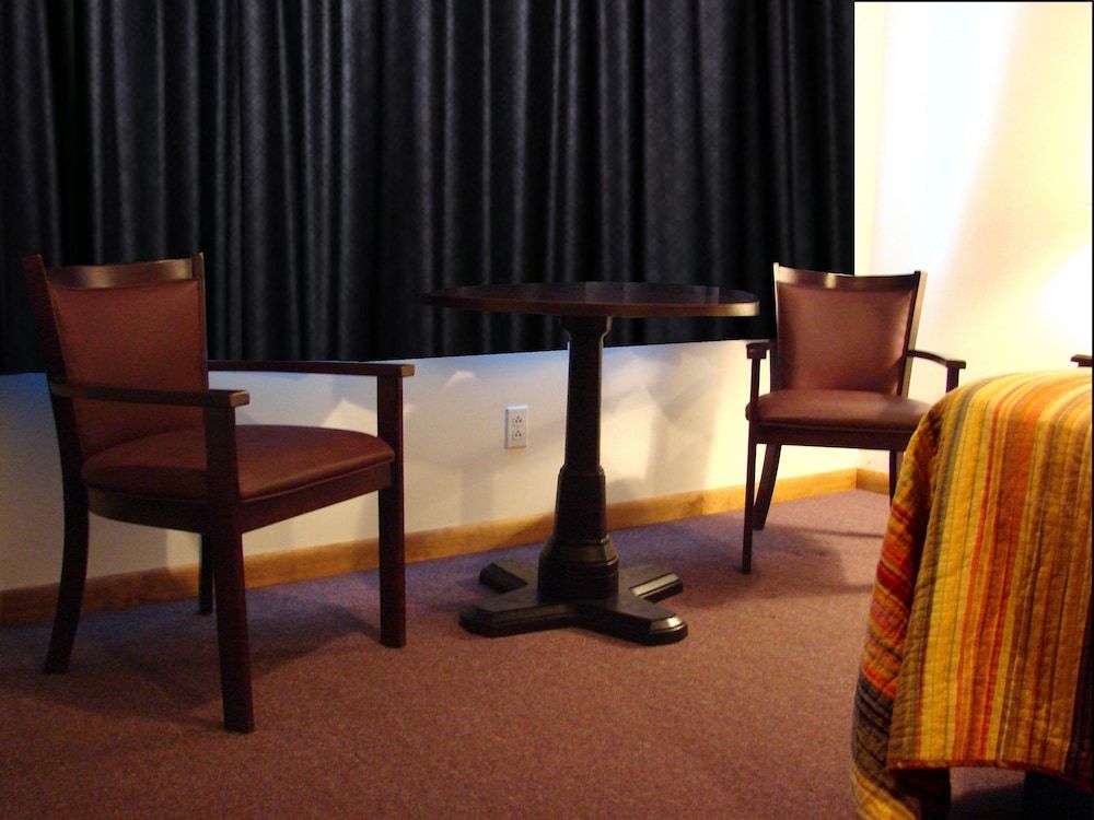 Centennial Motel - photo 17