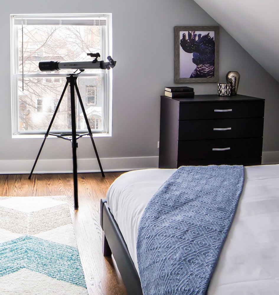 Stunning 3BR in Lake View by Sonder - photo 6