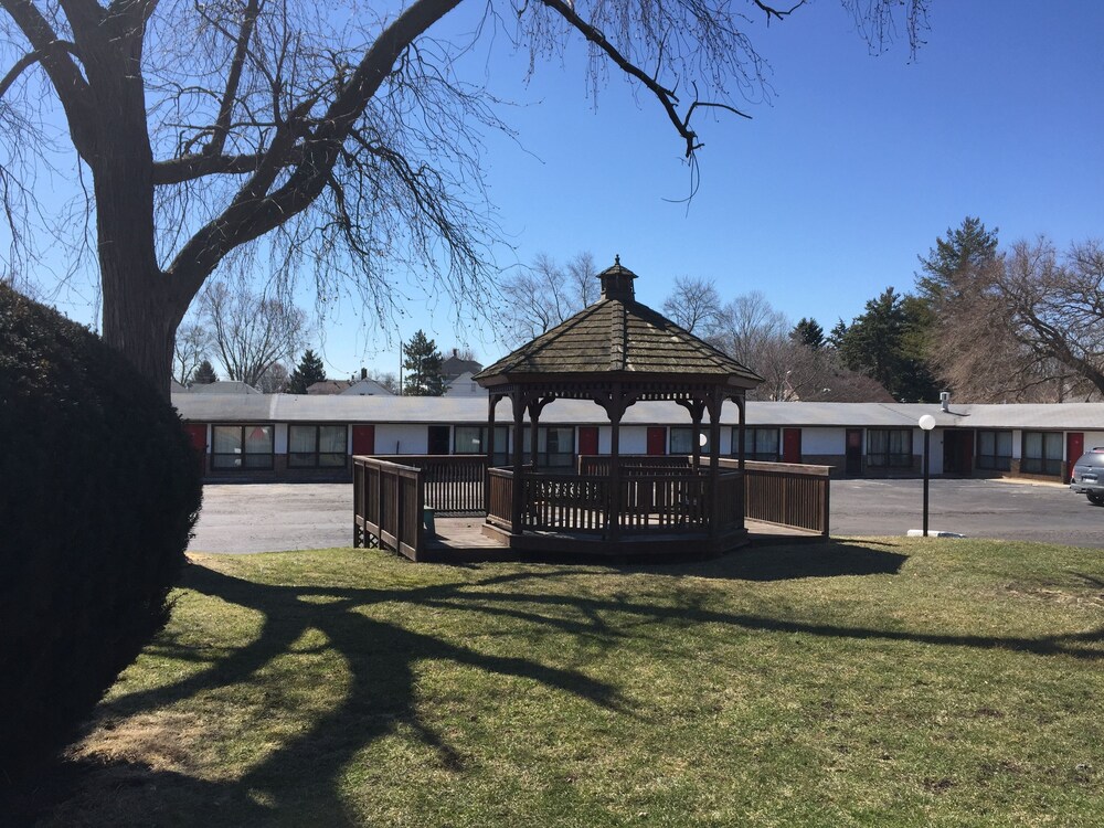 Daniels Motel - photo 20