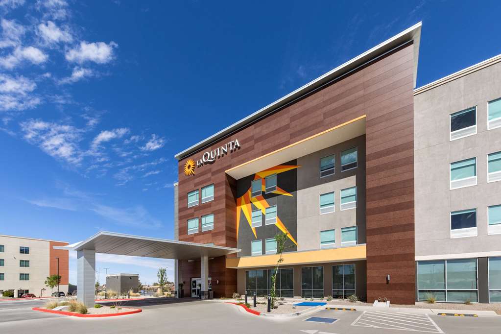 La Quinta Inn & Suites by Wyndham El Paso East Loop 375 - photo 17