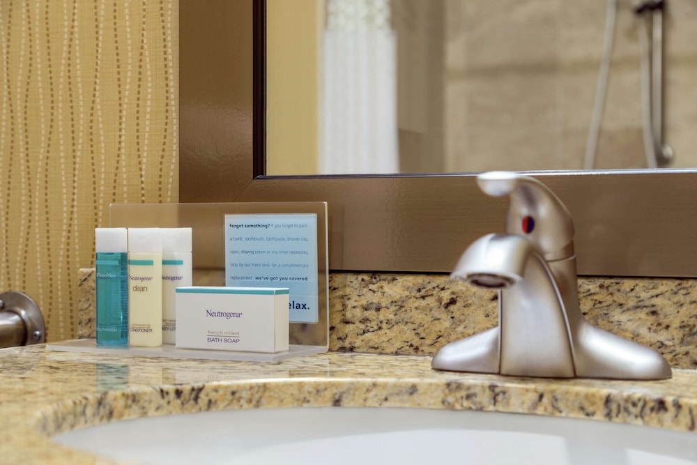 Hampton Inn Akron Fairlawn - photo 21