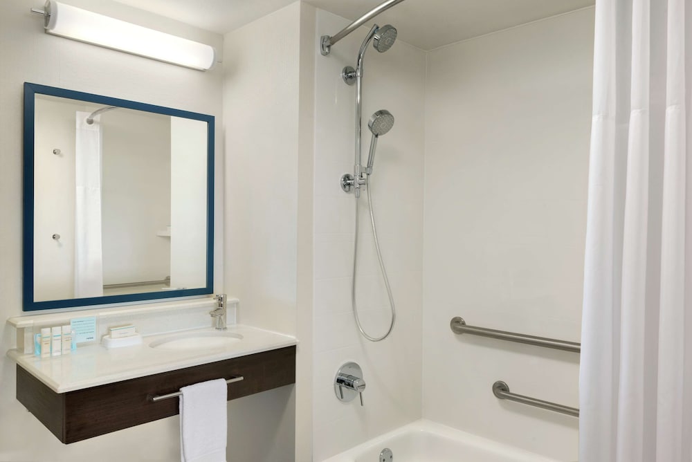 Hampton Inn West Des Moines Lake Drive - photo 18