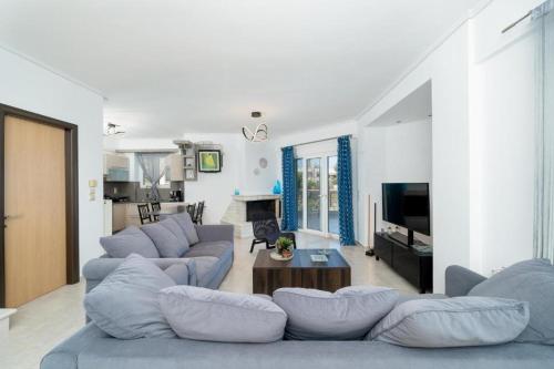 Apollo villa — 4-Star Luxury Hotel in Artemida, Greece