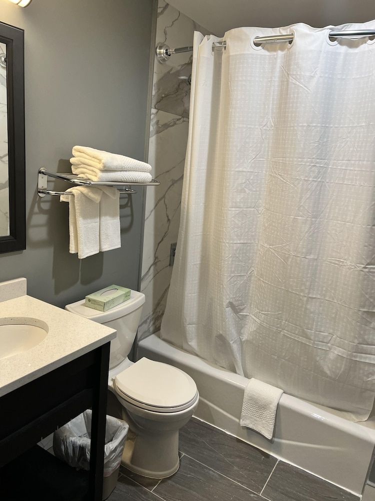 Deluxe Inn & Suites Long Island City NYC