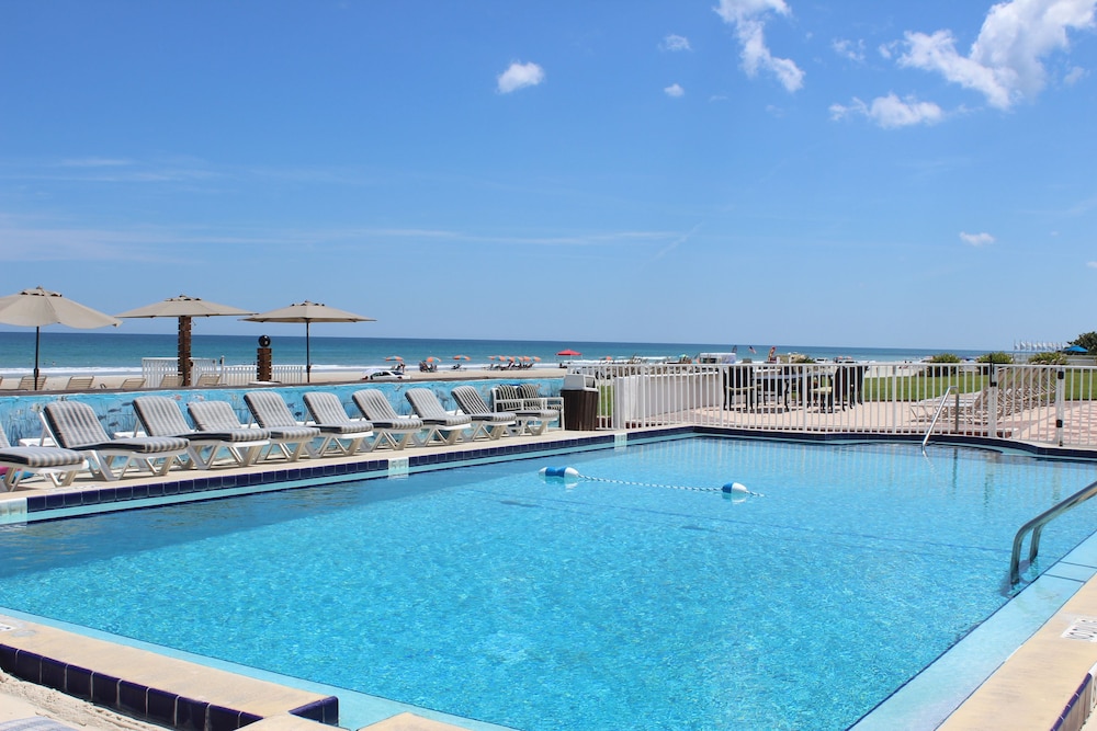 Shoreline Suites Cabana Cottages — Daytona Beach Shores