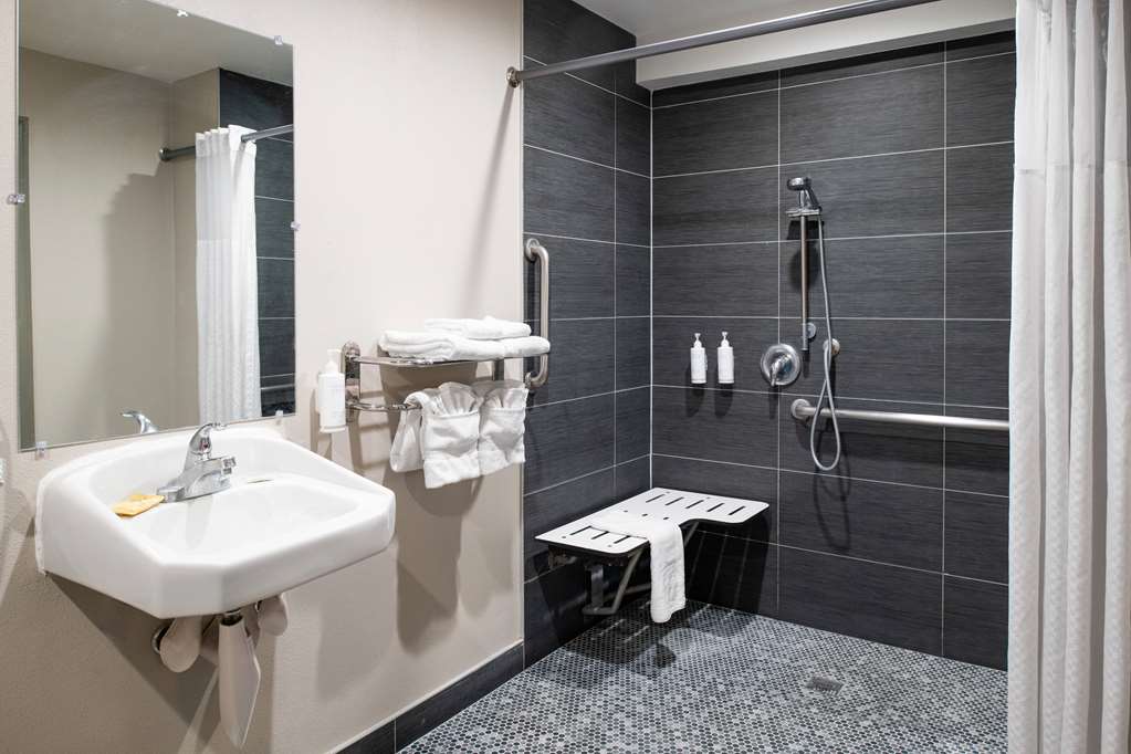 Days Inn & Suites by Wyndham Artesia - photo 39