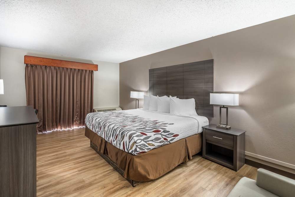 Red Roof Inn & Suites Sulphur Springs - photo 12