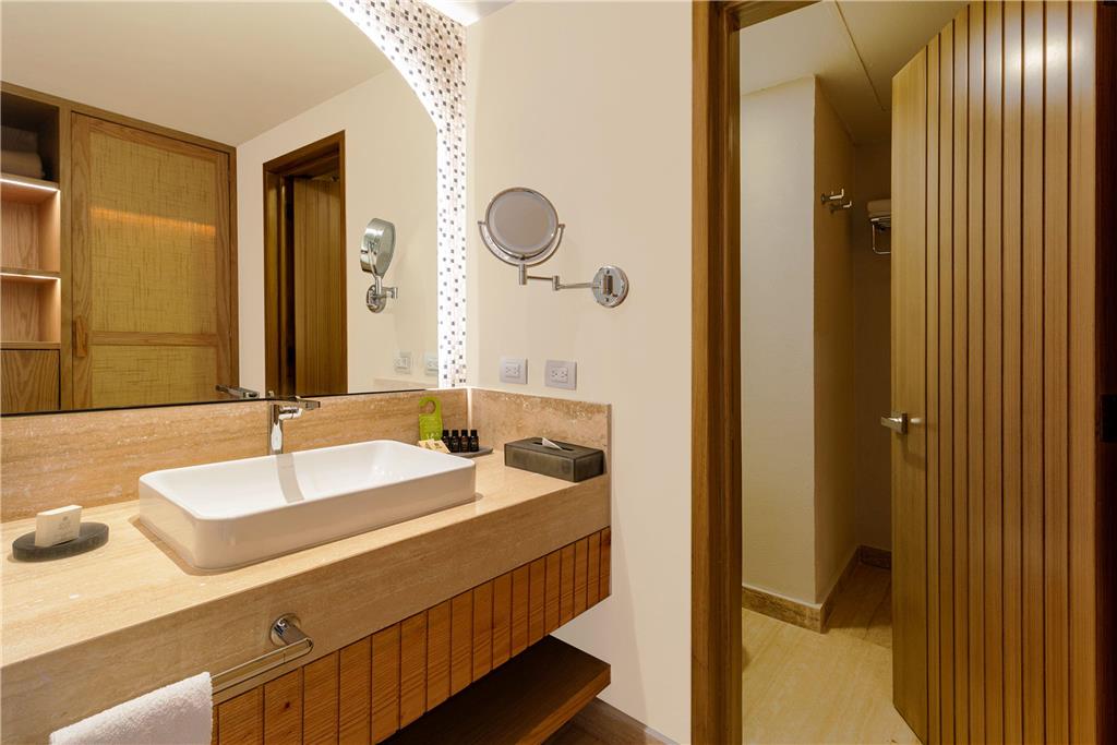 Deluxe bathroom