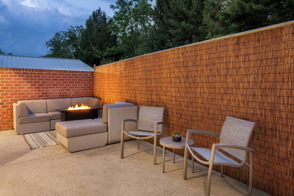 SpringHill Suites by Marriott Herndon Reston - photo 16