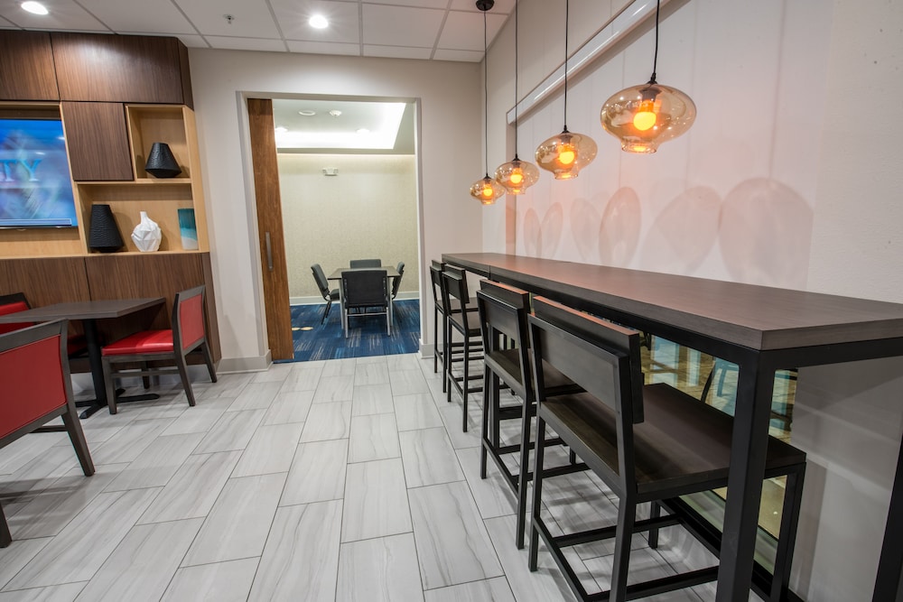 Holiday Inn Express & Suites Lake Charles South Casino Area by IHG - photo 81